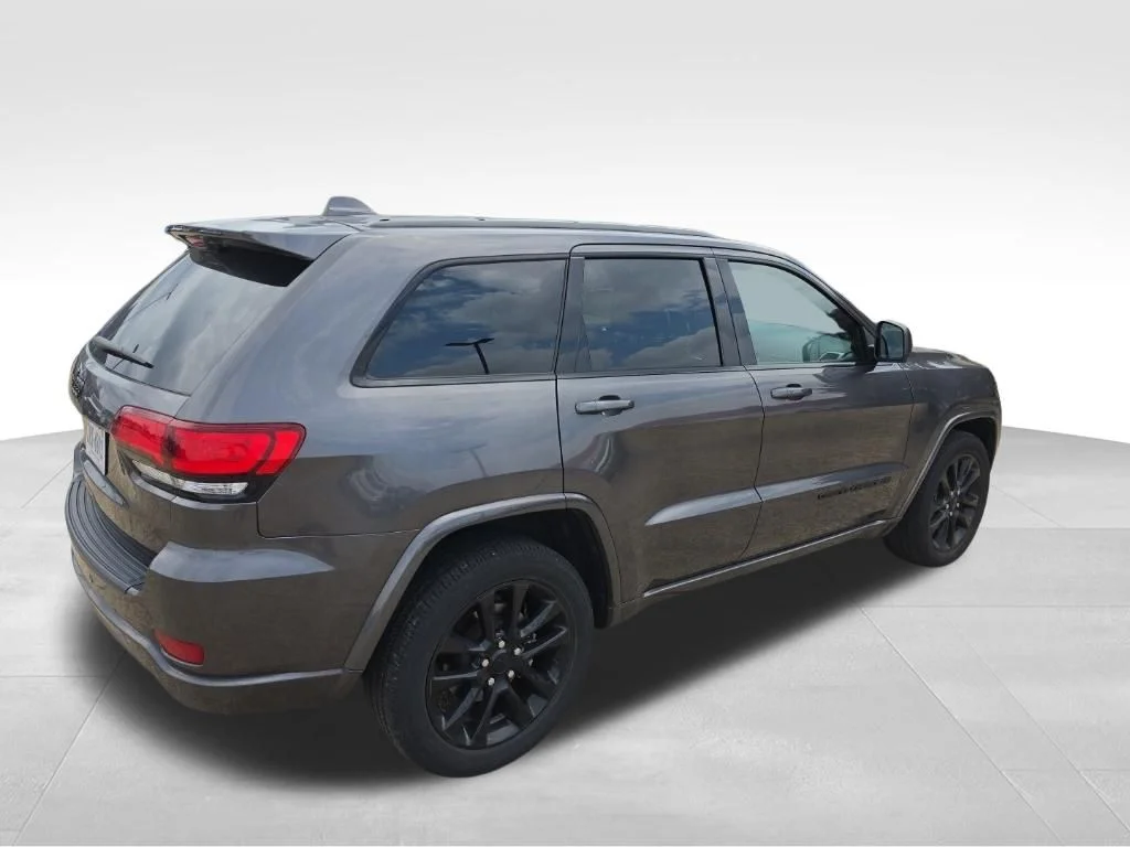 Used 2021 Gray Jeep Laredo X image 7