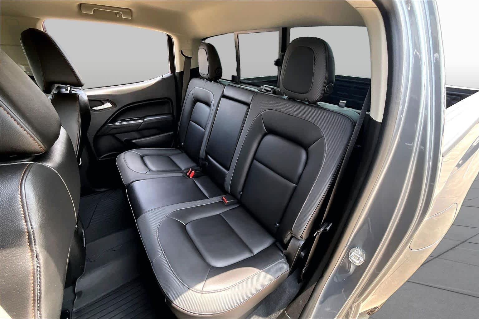 Used 2022 Satin Steel Metallic GMC 4WD AT4 w/Leather image 21