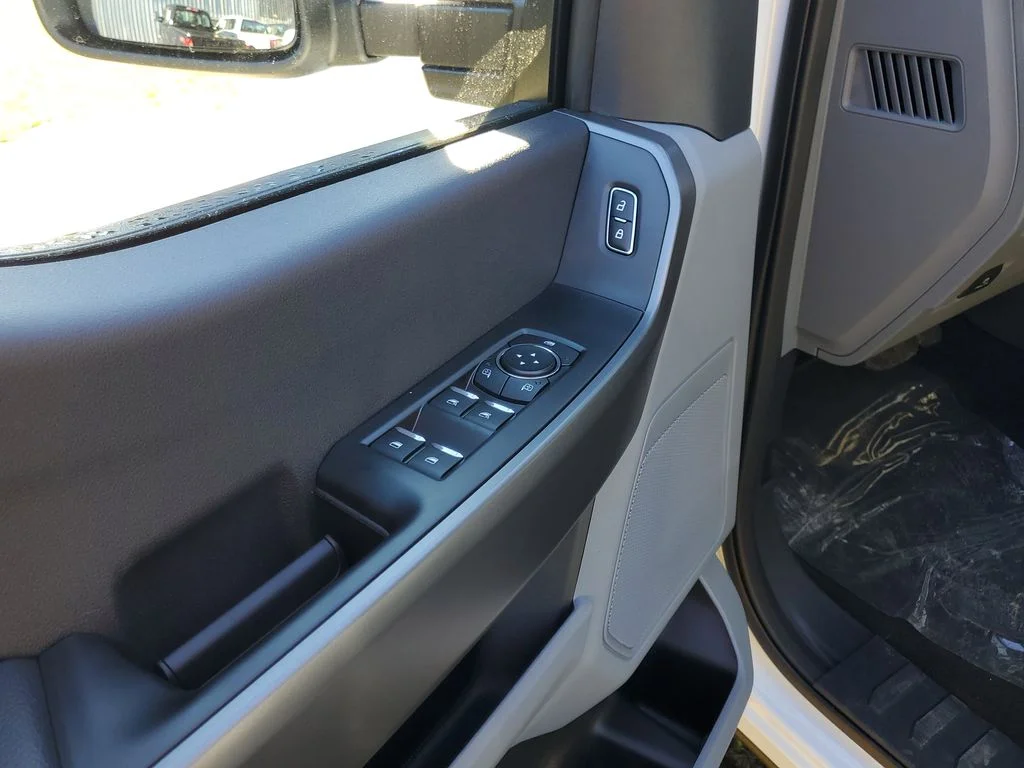 New 2026 Oxford White Ford F-250® XL image 7