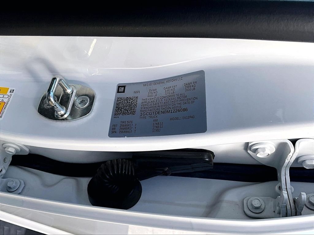 Used 2021 White Chevrolet Z71 image 28