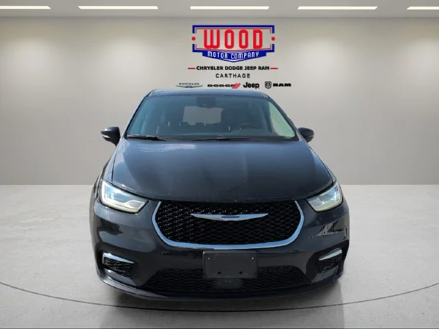 Used 2023 Brilliant Black Crystal Pearlcoat Chrysler Touring L image 8