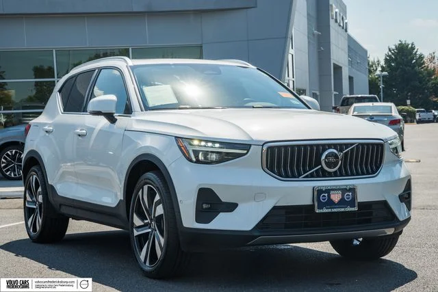 2024 Volvo XC40 B5 Ultimate Bright AWD's photo