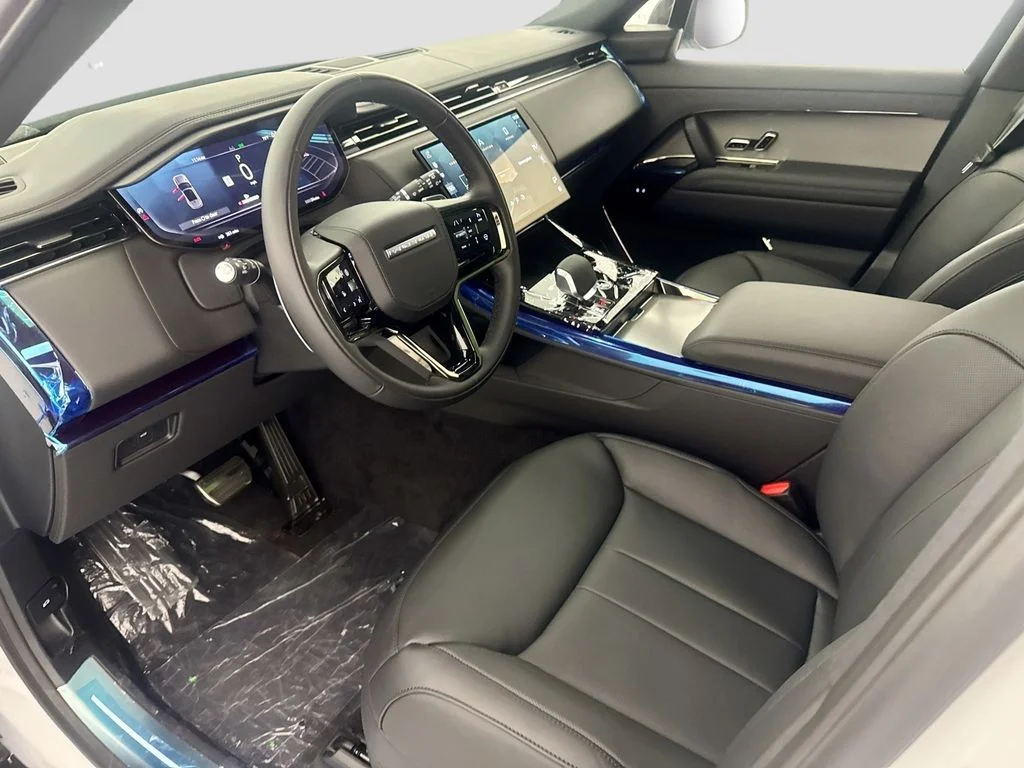 New 2026 Fuji White Land Rover Dynamic SE image 3