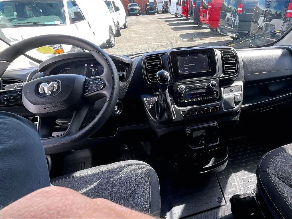 Used 2025 White Ram Base image 21