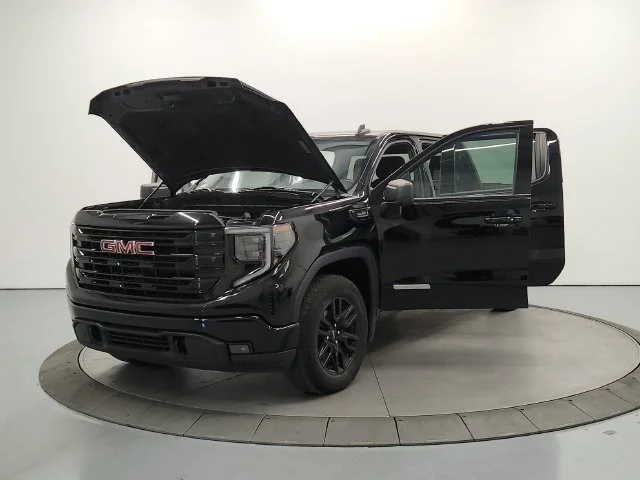 Used 2024 Onyx Black GMC Elevation image 12