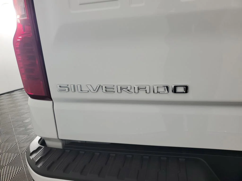 New 2026 Summit White Chevrolet Custom image 29