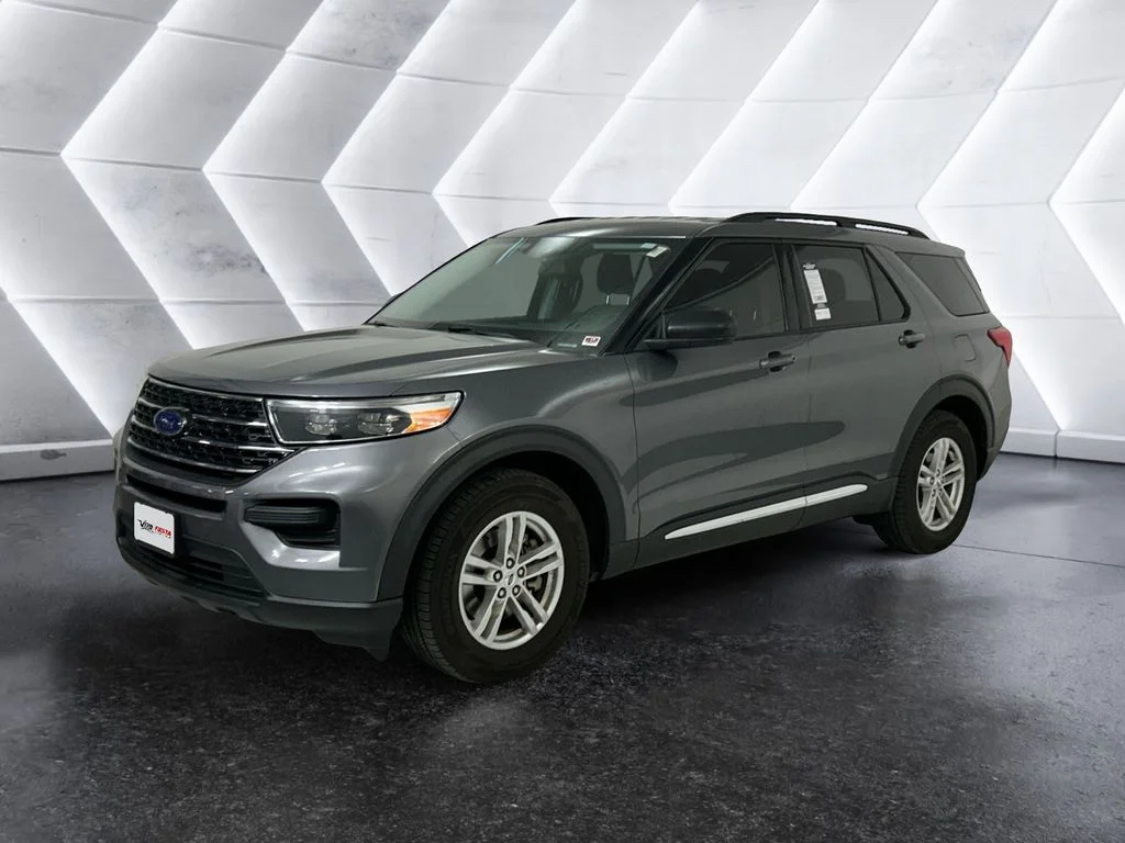 Used 2021 Gray Ford XLT image 3