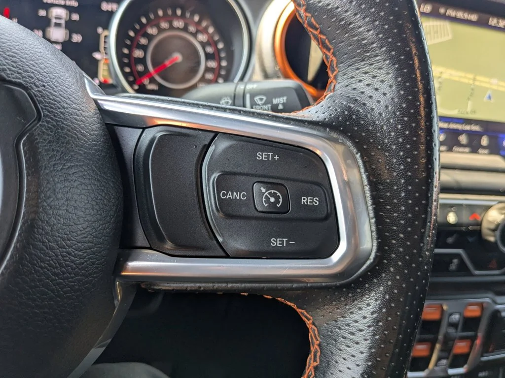 Used 2020 Black Clearcoat Jeep Mojave image 24
