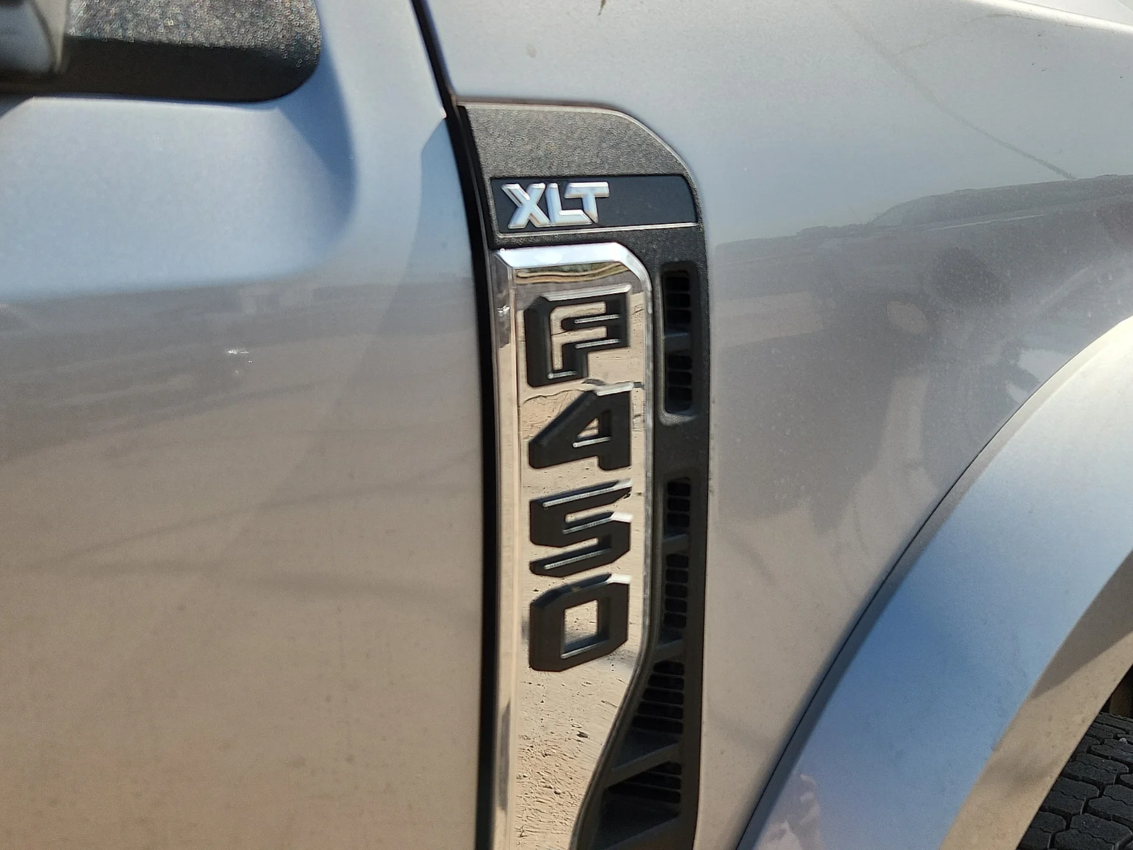 New 2027 Iconic Silver Metallic Ford XLT image 10