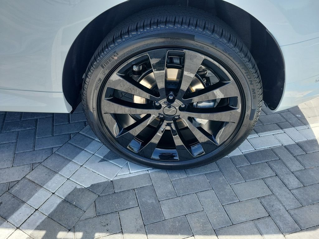 New 2026 Fuji White Land Rover Dynamic SE image 14