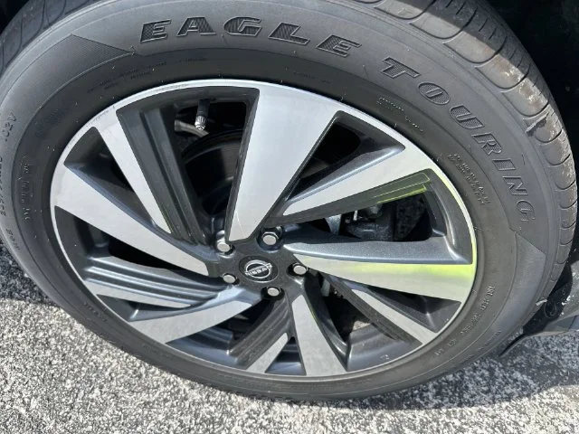 Used 2024 Silver Nissan SL image 28