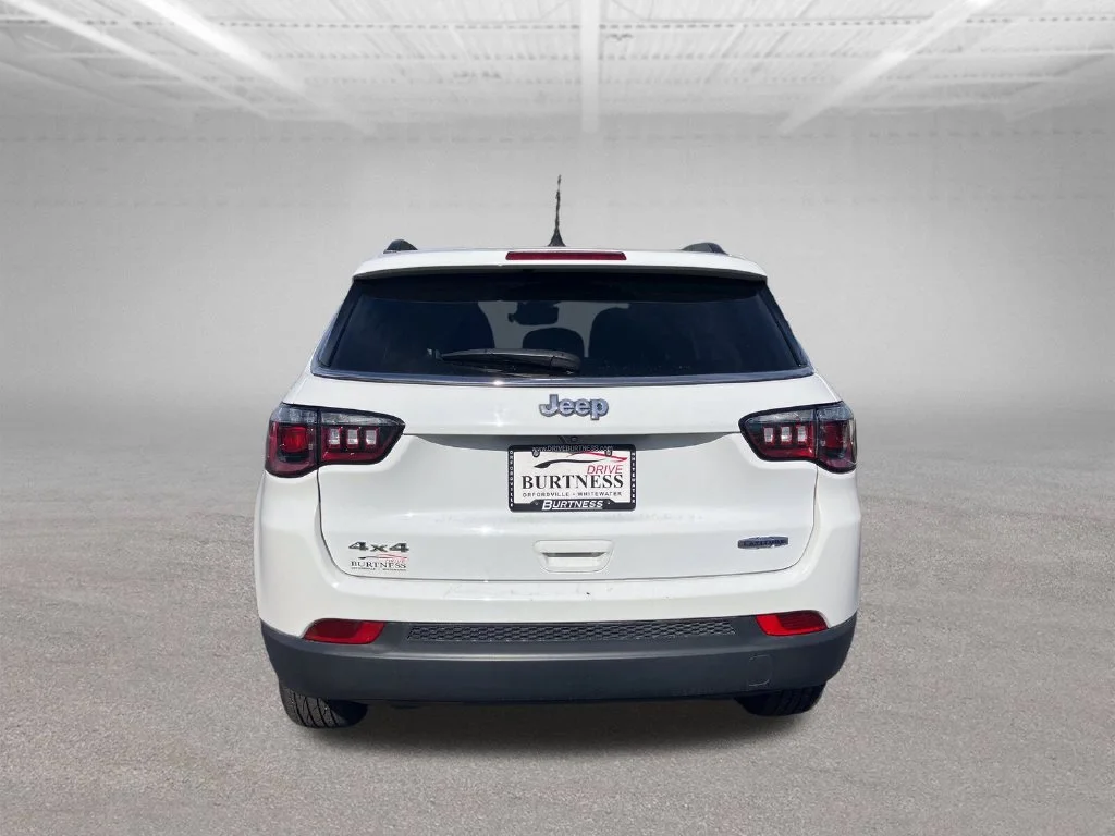 Used 2025 White Jeep Latitude image 11