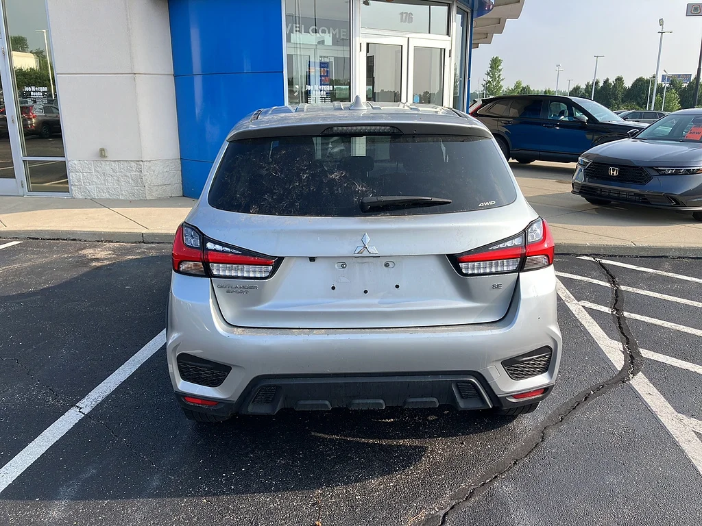 Used 2024 Alloy Silver Metallic Mitsubishi SE image 4