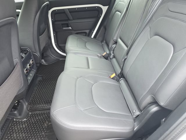Certified Used 2025 White Land Rover X-Dynamic SE image 17
