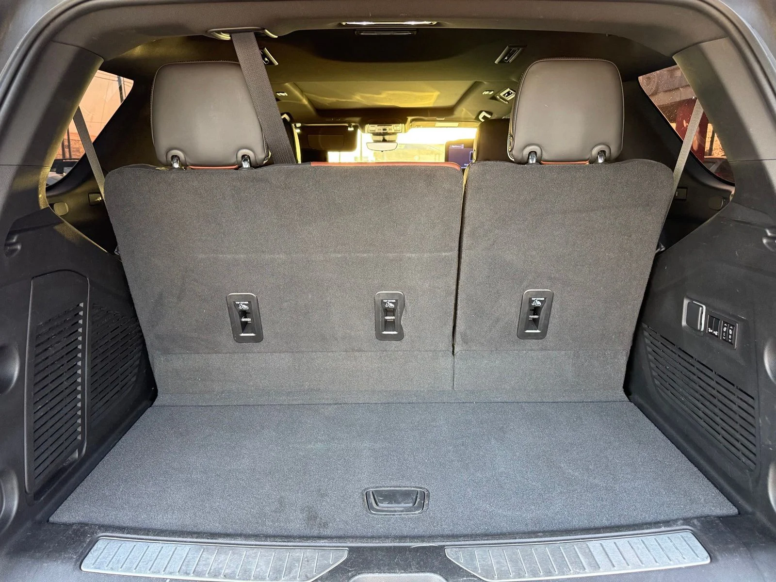 Used 2023 White GMC Denali Ultimate image 4