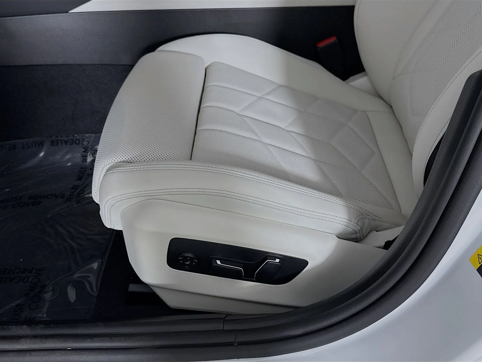New 2026 Mineral White Metallic BMW eDrive40 image 20