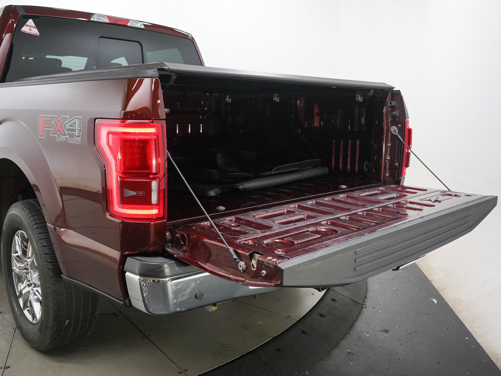 Used 2015  Ford XLT image 9