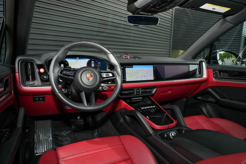 Certified Used 2025  Porsche Base image 29