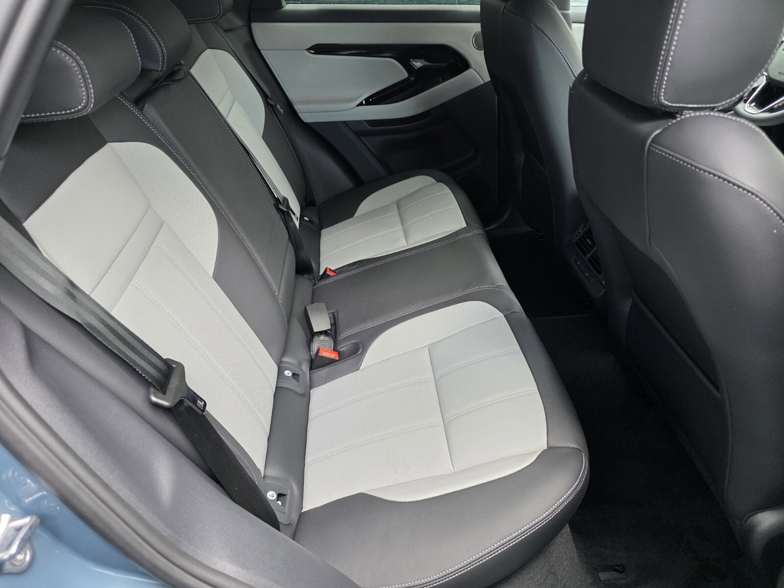 New 2026 Tribeca Blue Land Rover Hoxton Edition image 5