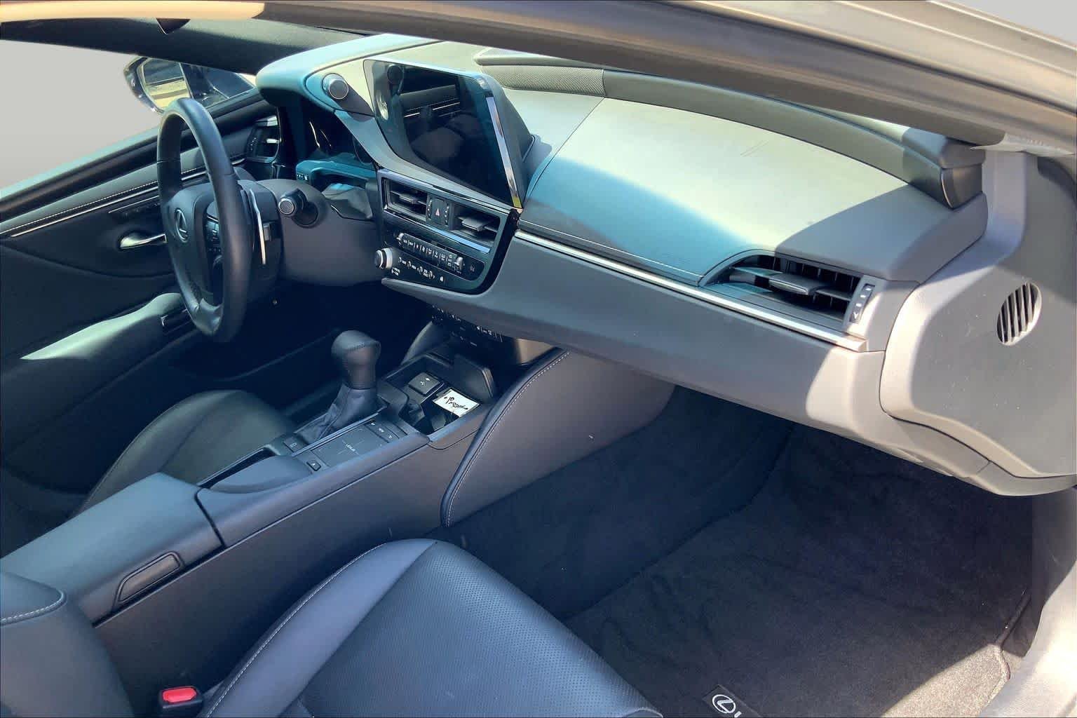 Used 2022 Iridium Lexus  image 18