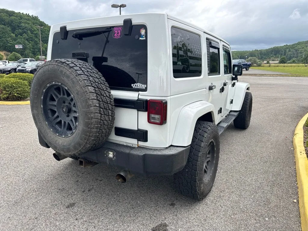 Used 2013 Bright White Jeep Unlimited Sahara image 7