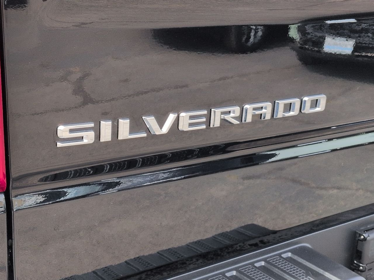 Used 2025 Black Chevrolet ZR2 image 33