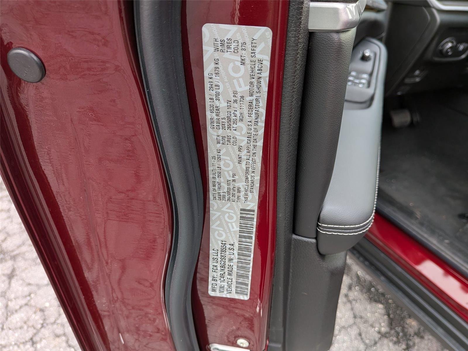 New 2025 Velvet Red Pearl-Coat Exterior Paint Jeep Limited image 38
