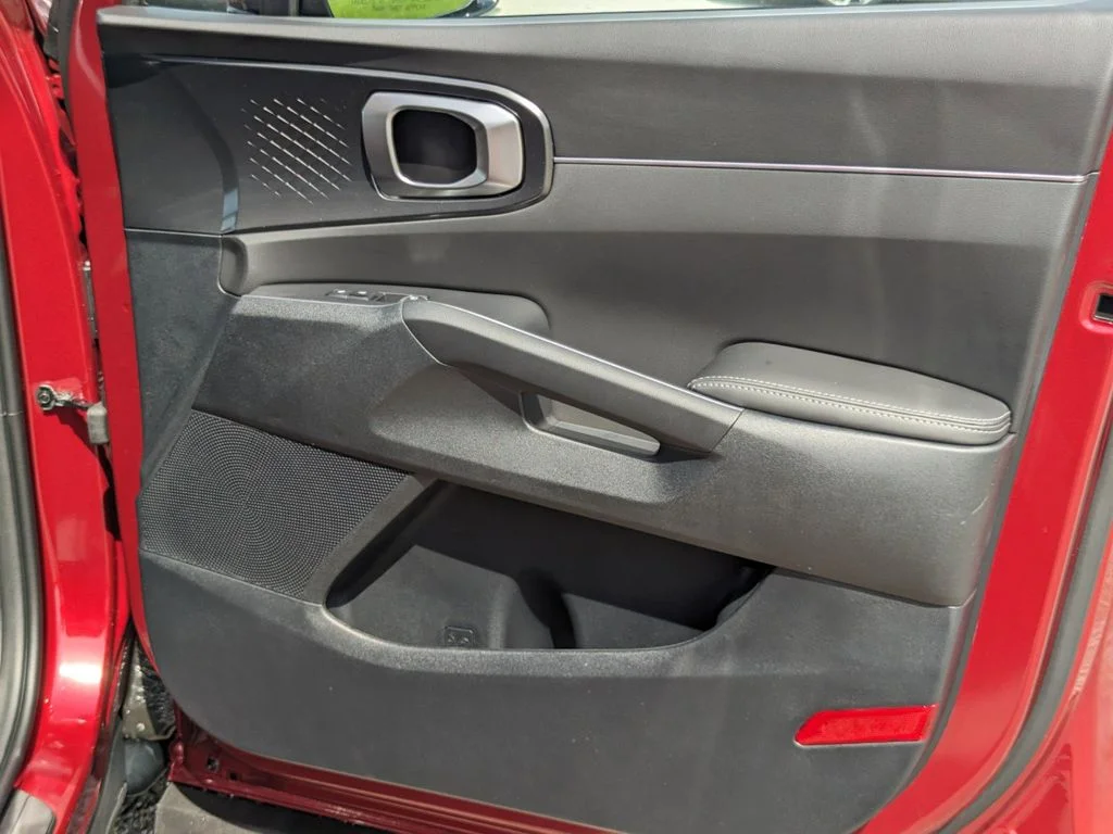 New 2023 RED Kia S FWD image 35
