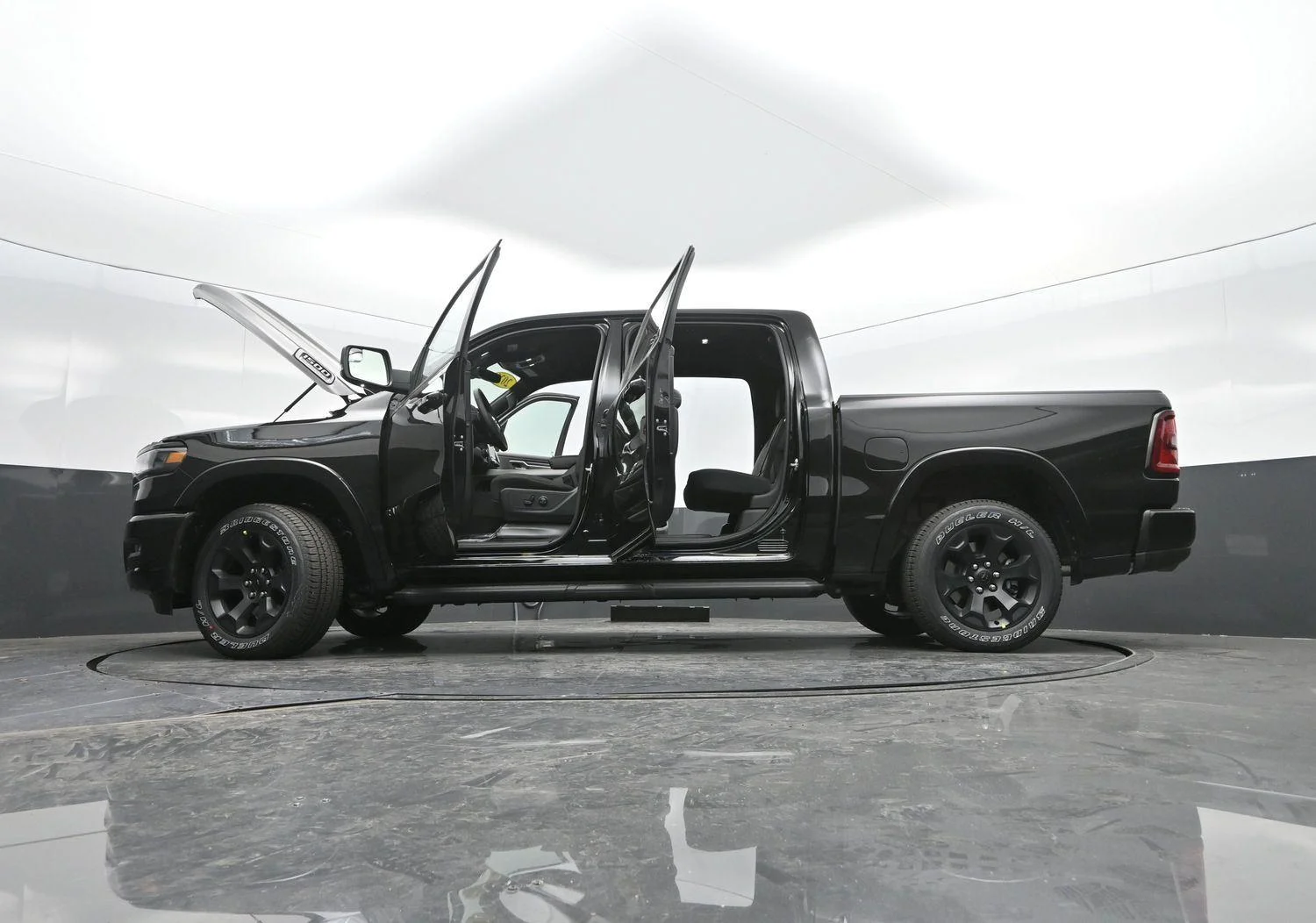 New 2026 Diamond Black Crystal Pearl-Coat Exterior Paint RAM Big Horn image 51