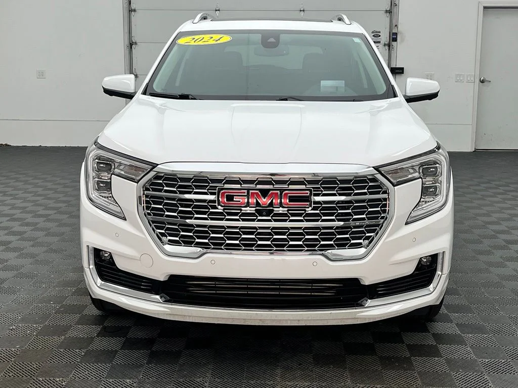 Used 2024 White GMC Denali image 16