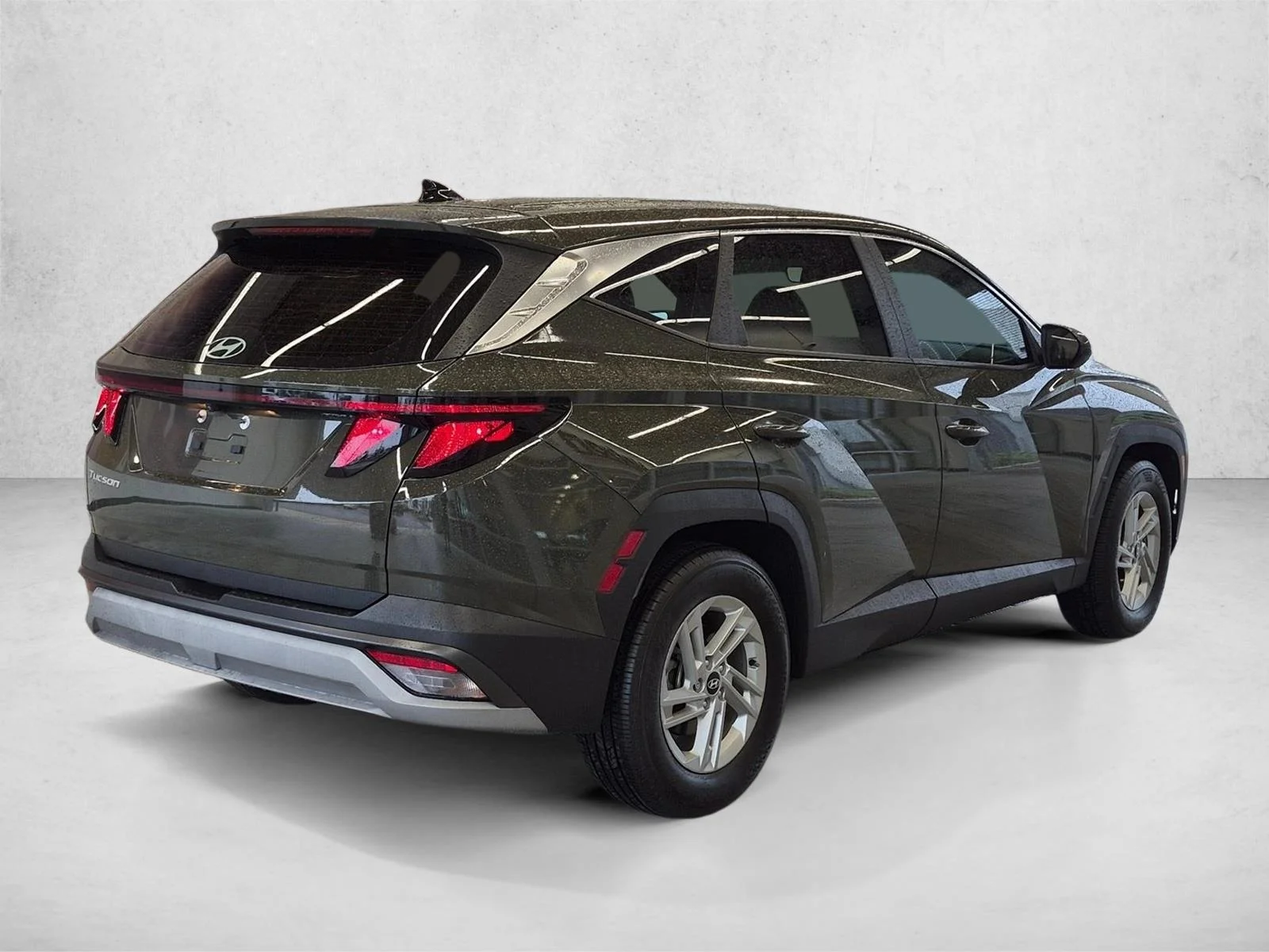 Used 2025 Rockwood Green Hyundai SE image 4