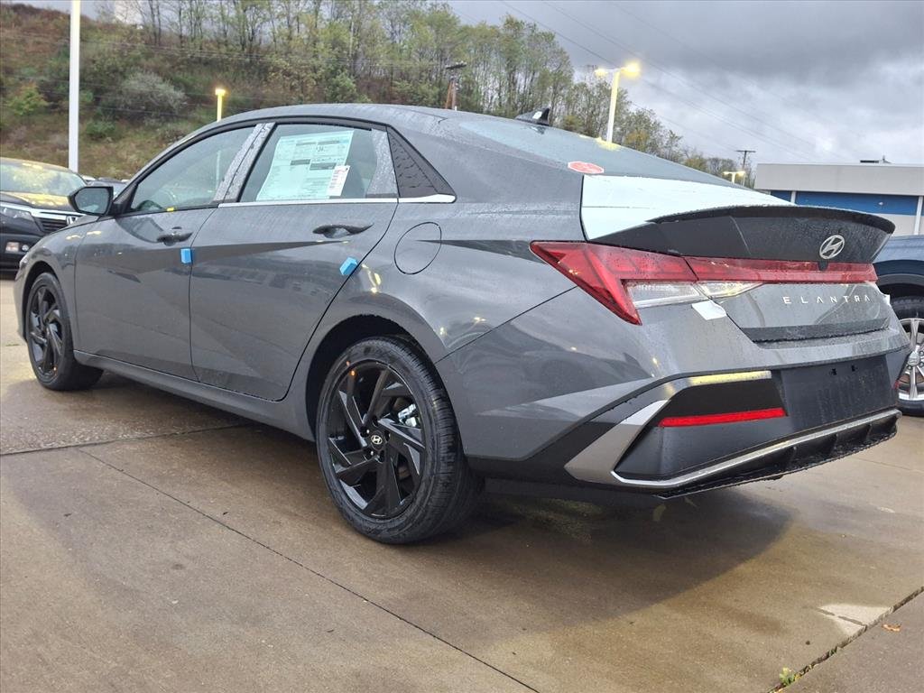 2026 Hyundai Elantra SEL Sport photo 3