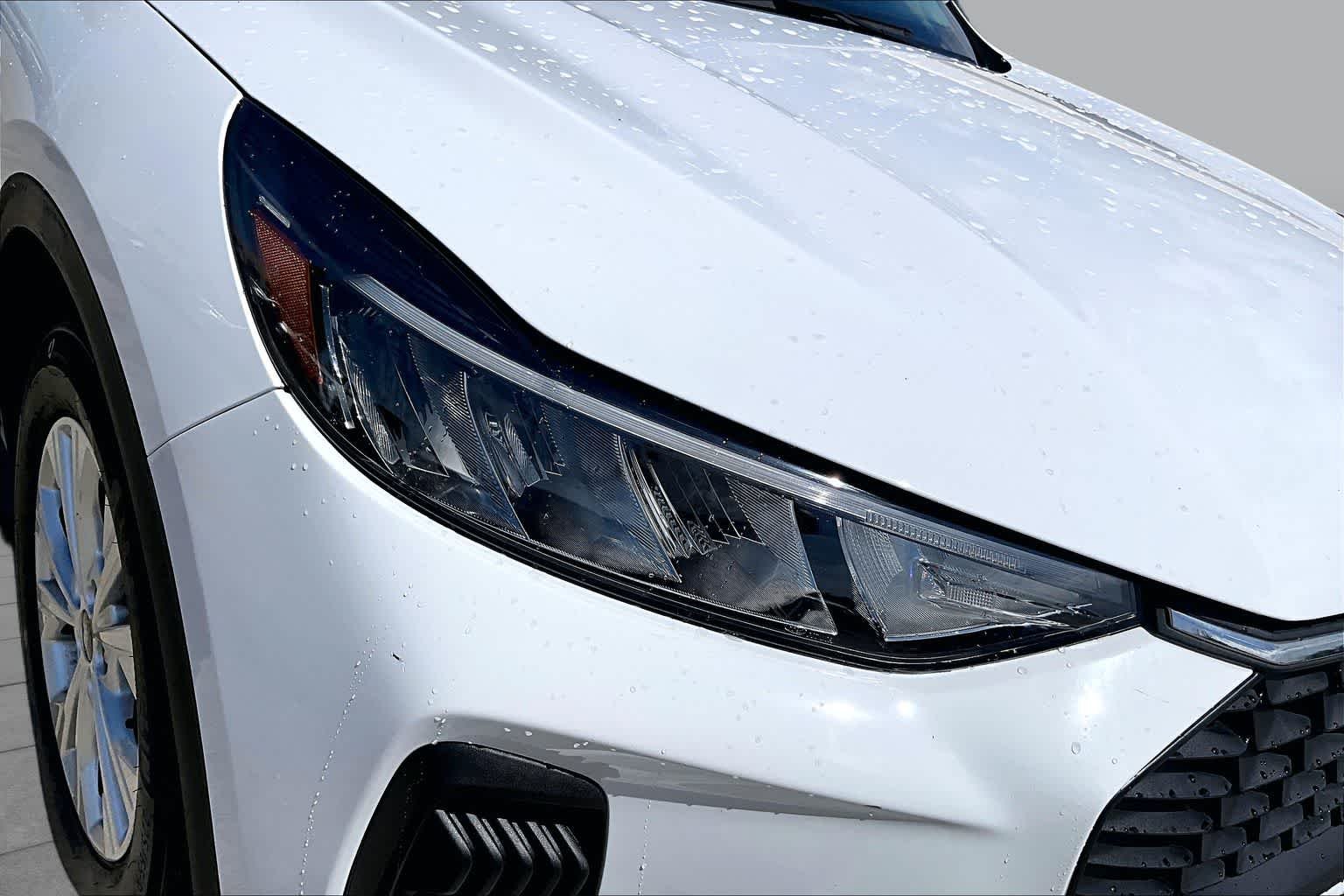 Used 2023 Oxford White Ford Active image 25