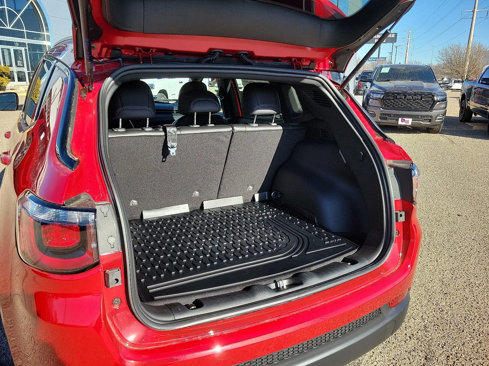 New 2026 Red Hot Pearlcoat Jeep LATITUDE ALTITUDE 4X4 image 8