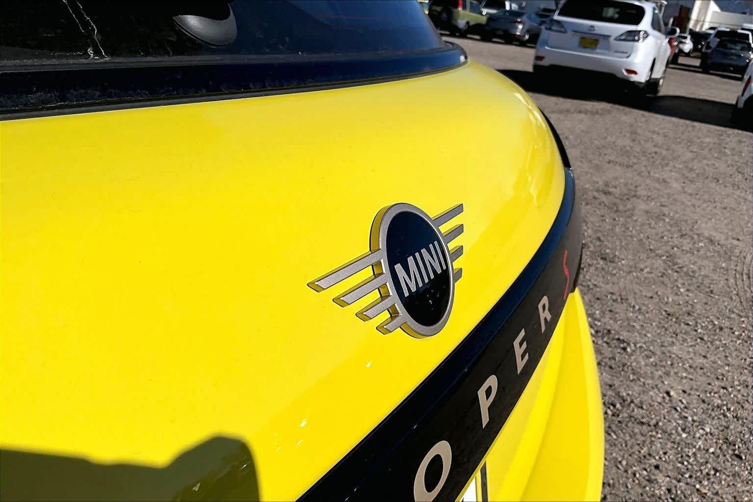 New 2026 Sunny Side Yellow MINI Iconic image 15