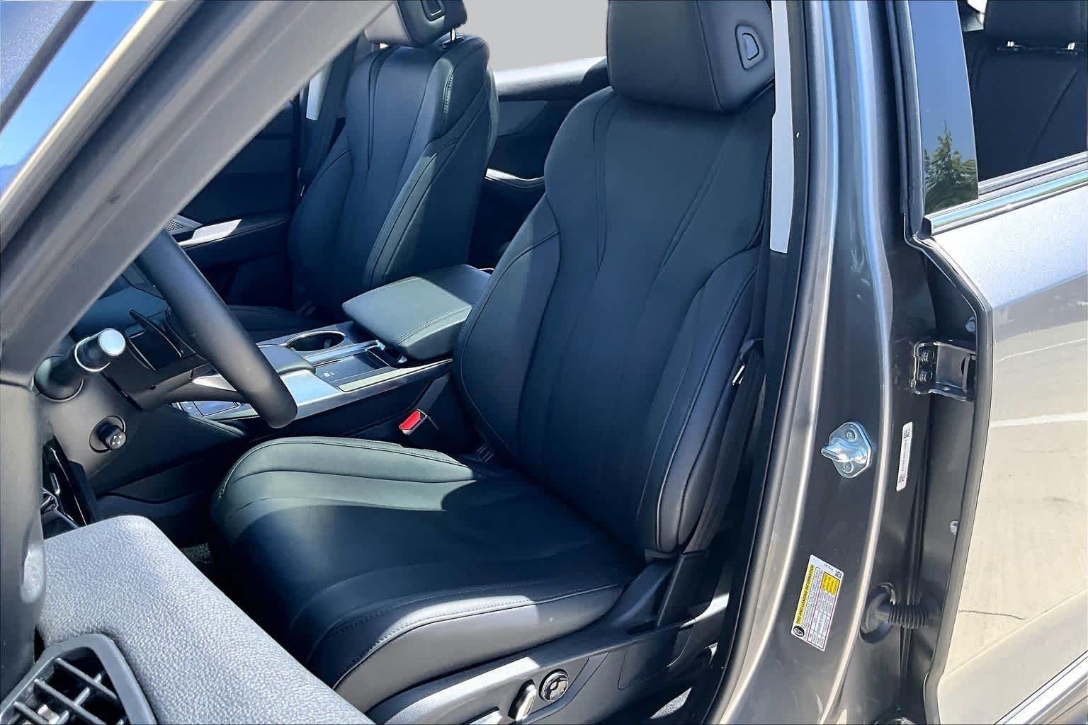 Used 2024 Liquid Carbon Metallic Acura  image 7
