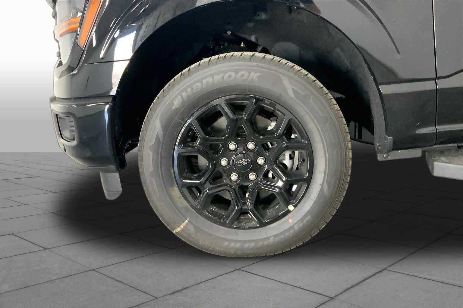 New 2026 Agate Black Metallic Ford XLT image 9