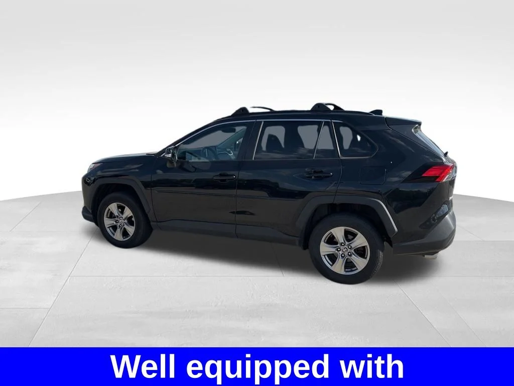 Used 2022 Black Toyota XLE image 3