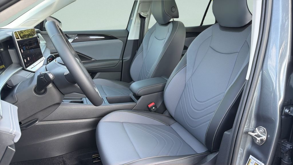 New 2026 Platinum Gray Metallic Volkswagen 2.0T SE image 29
