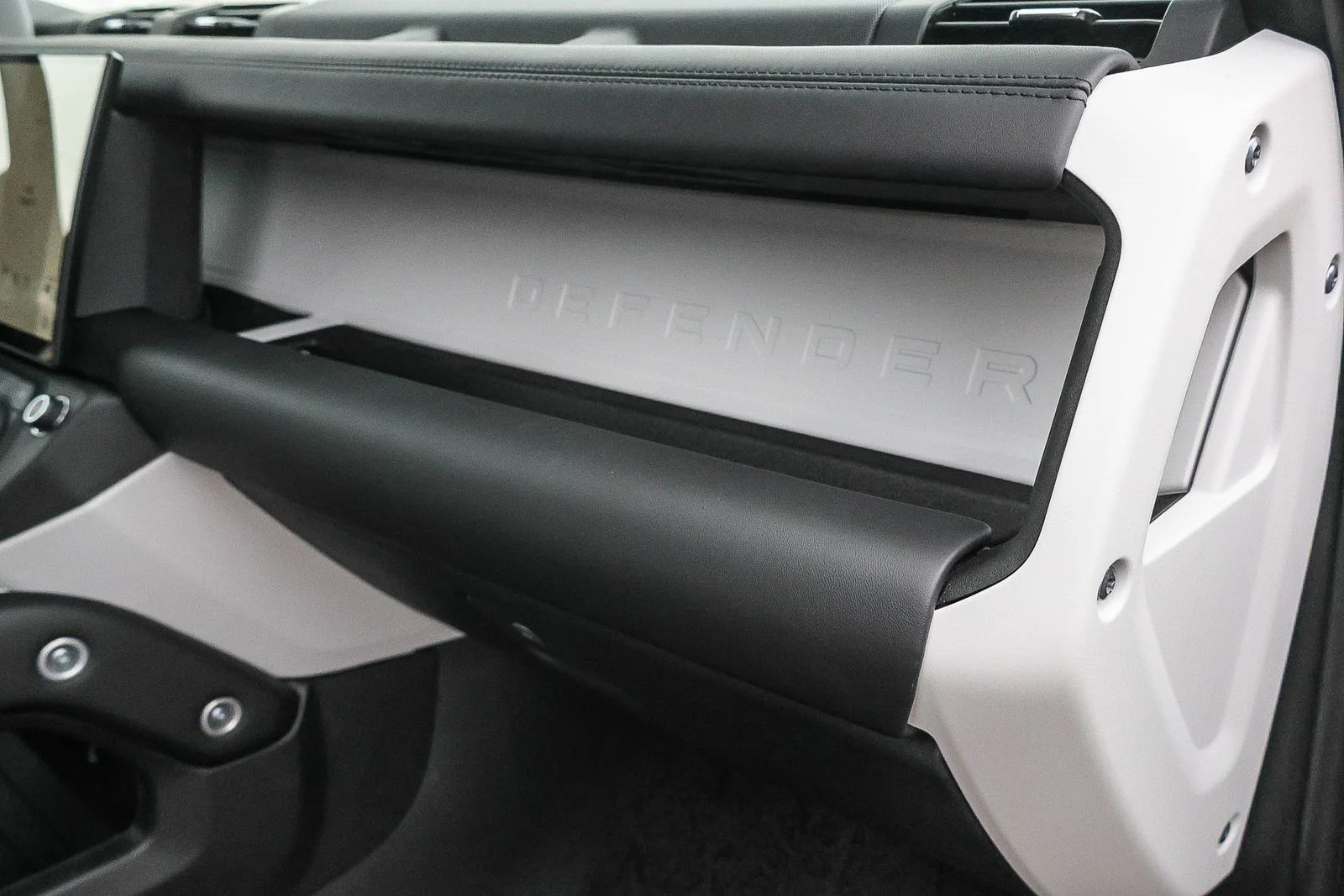 New 2026 Santorini Black Land Rover S image 18