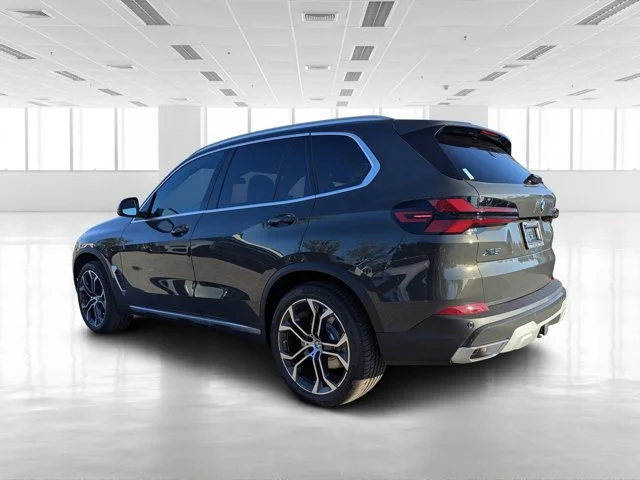 New 2026 Dravit Grey Metallic BMW sDrive40i image 6