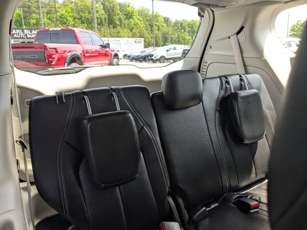 Used 2022 Brilliant Black Crystal Pearlcoat Chrysler Touring L image 27