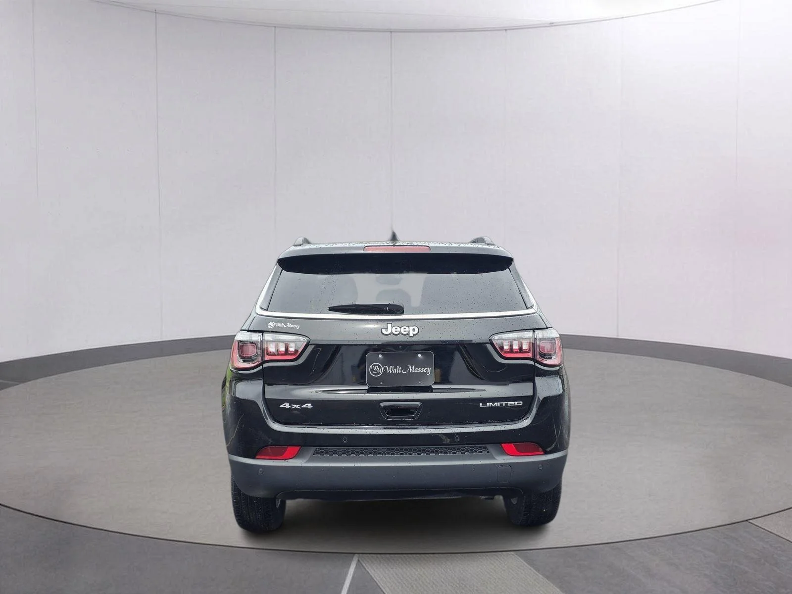 Used 2025 Diamond Black Crystal Pearlcoat Jeep Limited image 6