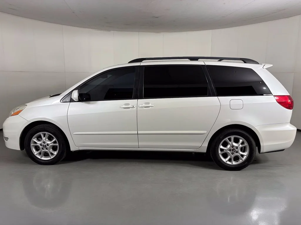 Used 2006 White Toyota XLE image 5
