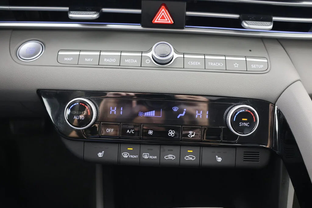 Certified Used 2025 White Hyundai SEL Convenience image 15