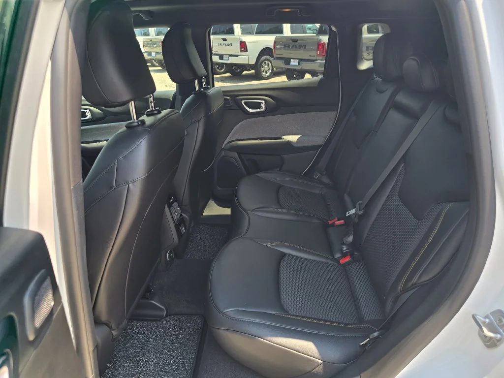 New 2026 White Jeep Latitude image 10