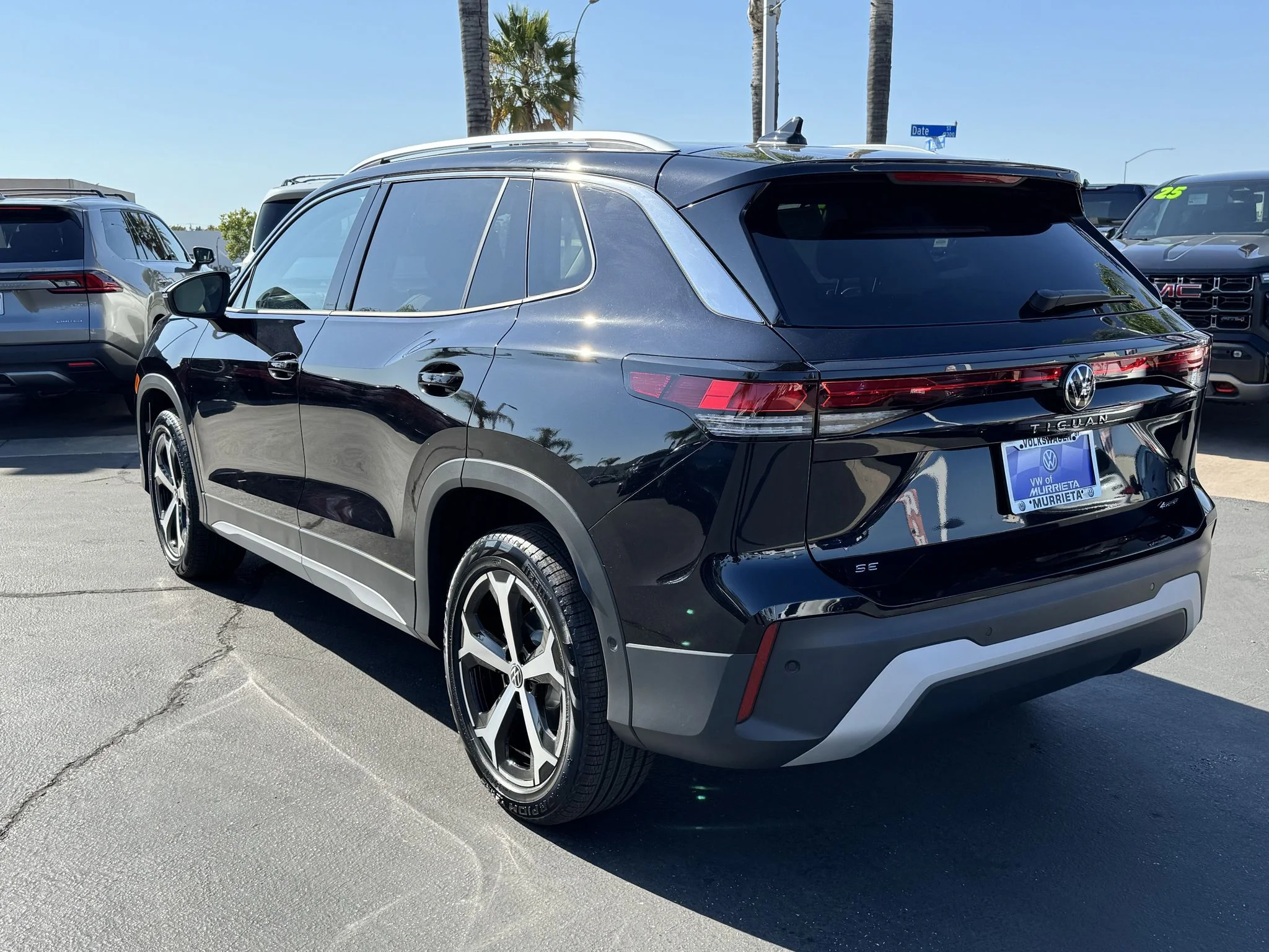 New 2026 Deep Black Pearl Volkswagen SE image 5