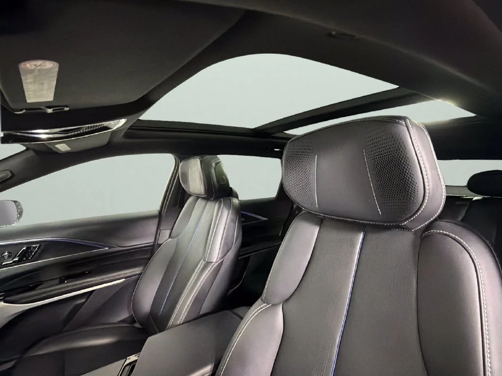 2025 Cadillac LYRIQ Luxury 3 - Photo 30
