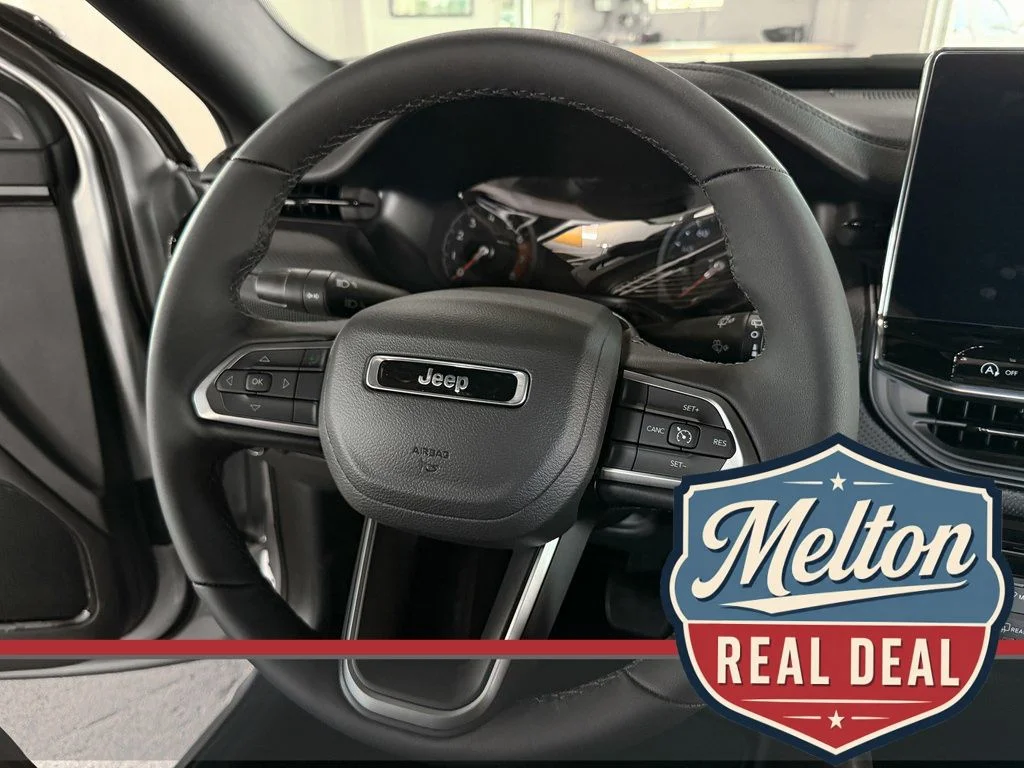 New 2025 Silver Jeep Latitude image 31
