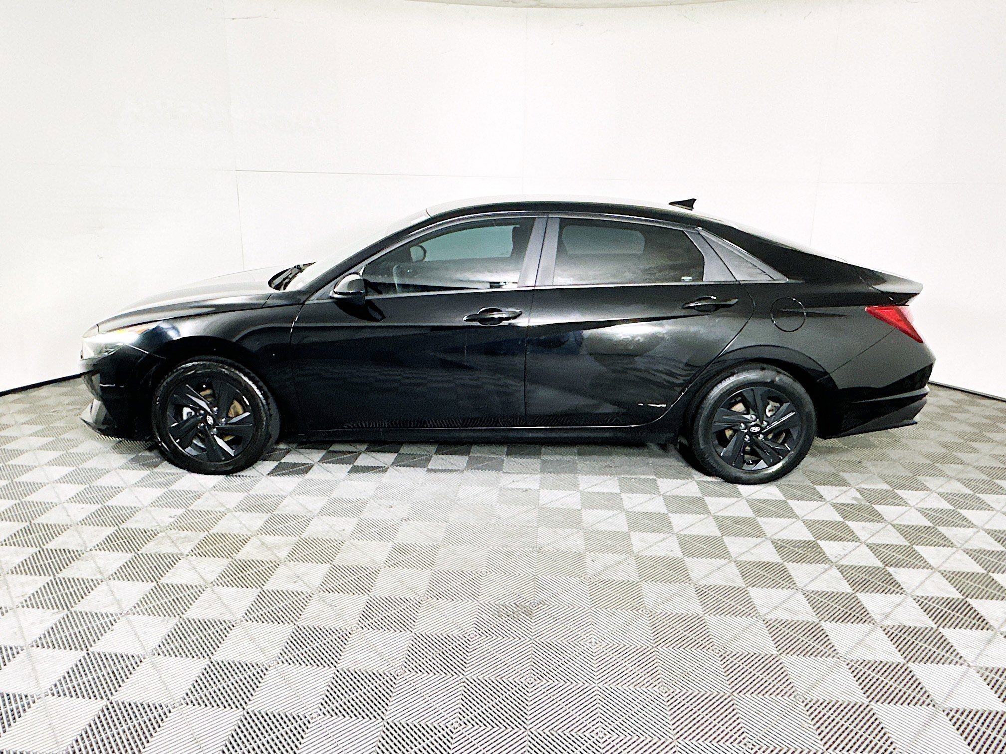 2022 Hyundai Elantra thumbnail 9